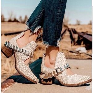 Freebird by Steven “Blade” Booties | White Snake Leather | Size 8